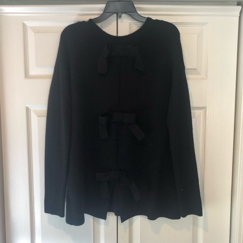 Tunic sweater with cute bow detail on back